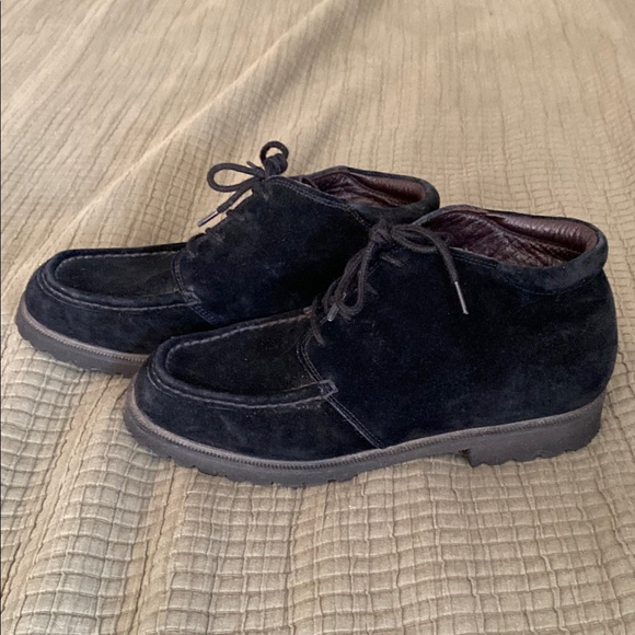 Women’s L.L. Bean suede booties - size 8 - Picture 2 of 5